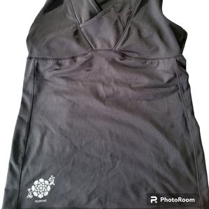 Sports top women black